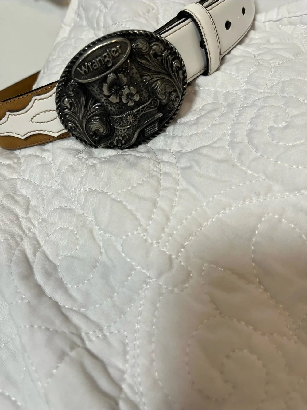 Wrangler White and Tan Western Belt with Ornate Silver Buckle